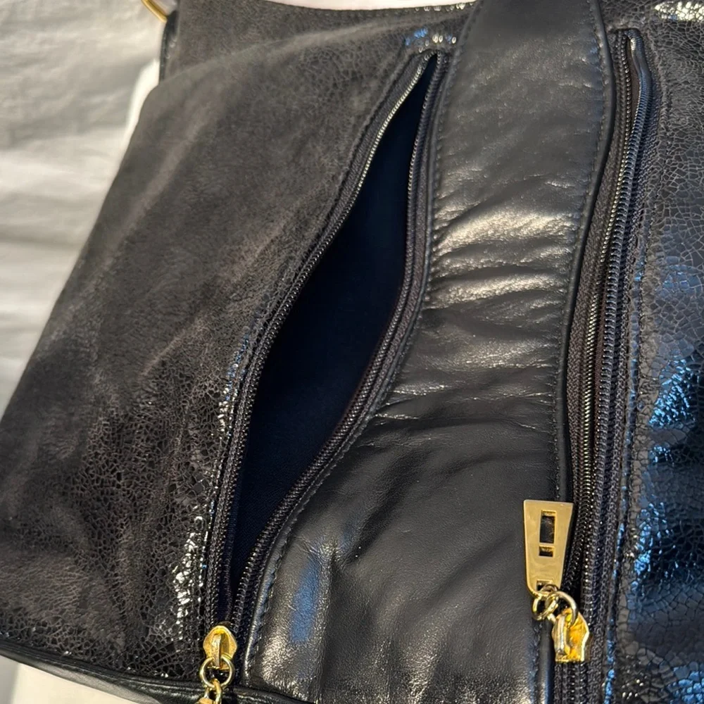 Genuine leather Women Sleek Black Crossbody Bag with Structured Desig